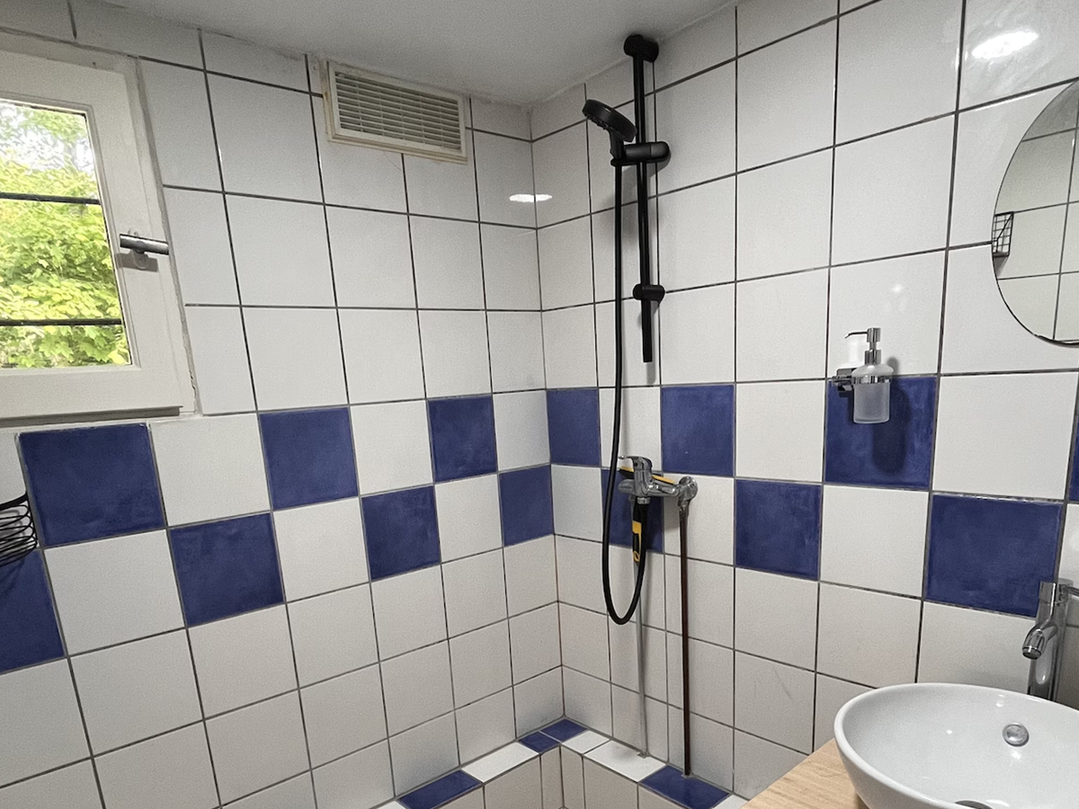 Salle d'eau avec douche a l'italienne