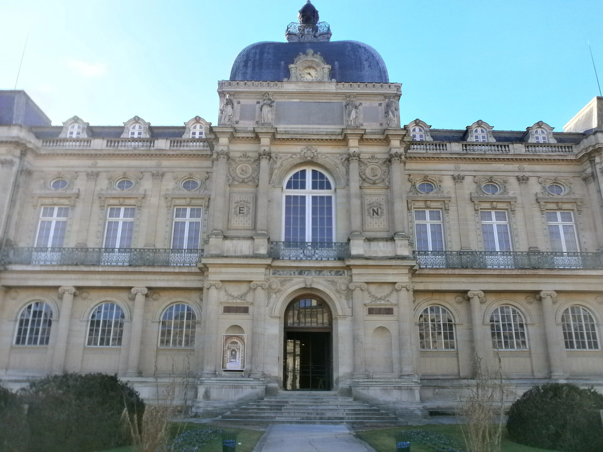 La façade du Musée de Picardie à Amiens